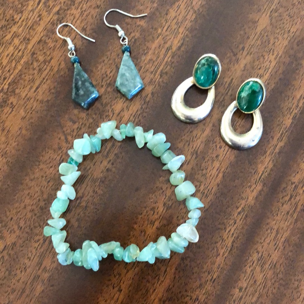 Natural  semi precious stone green earrings & bracelet set